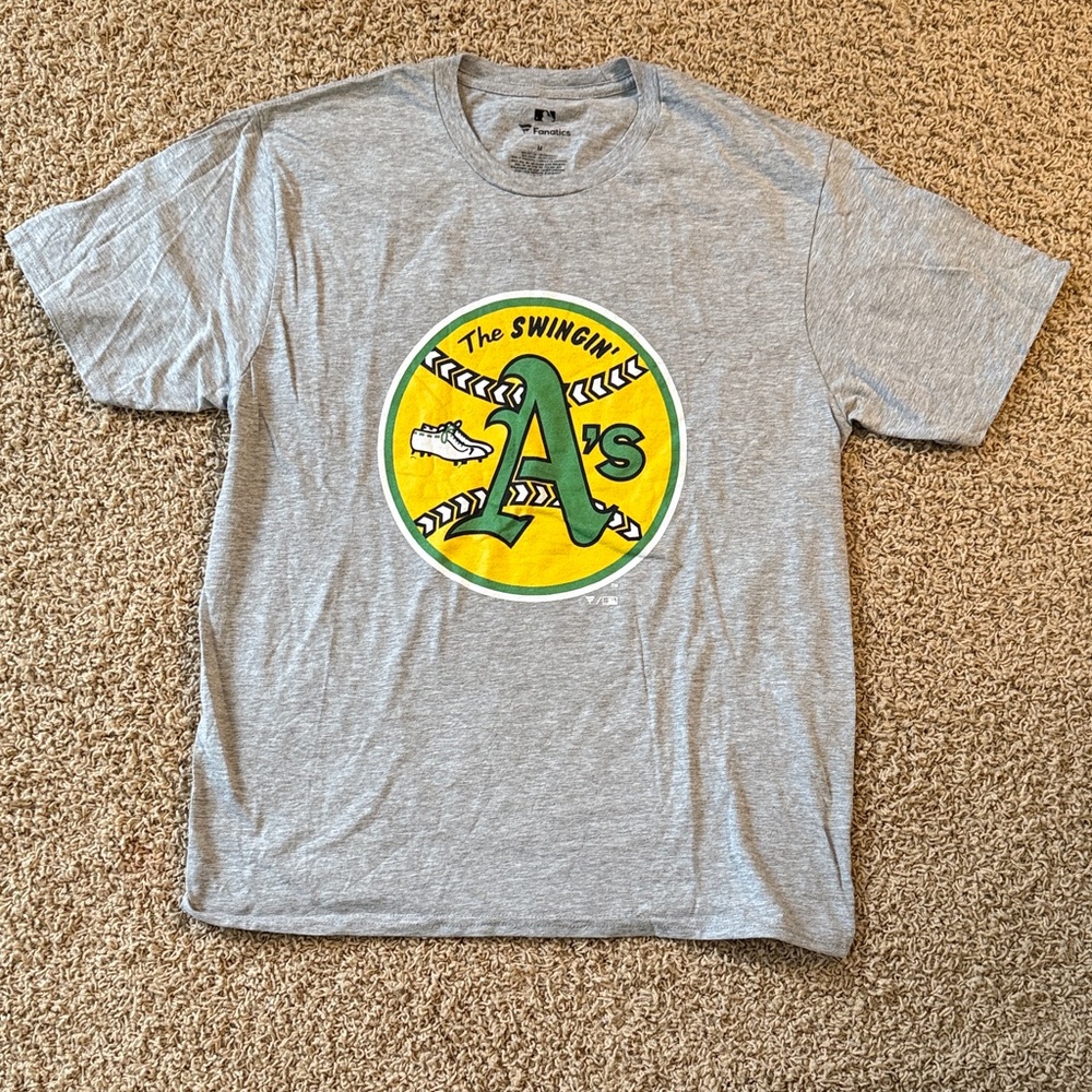 Men’s/Unisex Small Fanatics Gray Athletics (A’s) T-Shirt